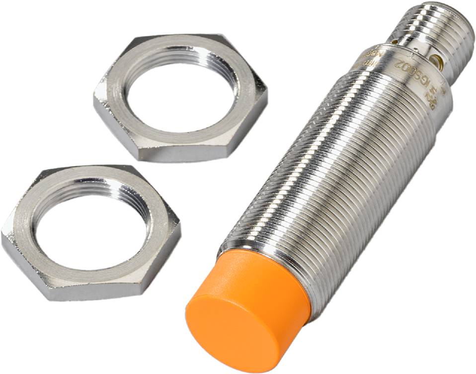 Ein zylindrischer Näherungssensor mit einem orangefarbenen Ende liegt neben zwei Metallmuttern auf einer weißen Oberfläche.