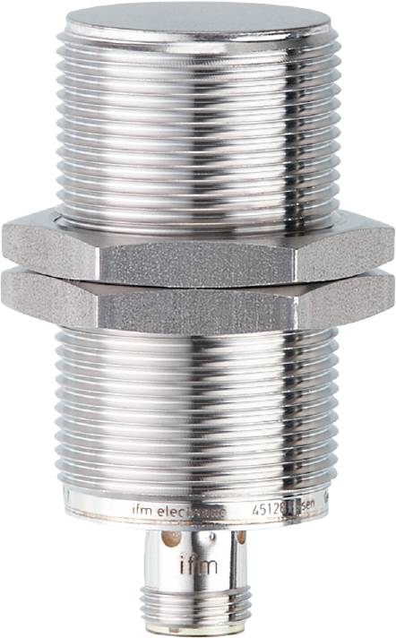 Ein zylindrischer, silberner Induktivsensor mit Schraubgewinde, der zur berührungslosen Erkennung von Metallobjekten verwendet wird.