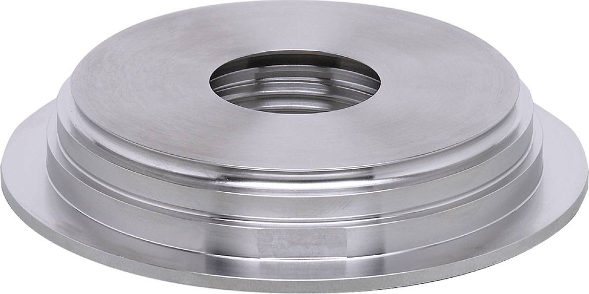 Ein glänzendes, rundes Metallteil mit glatter Oberfläche und einer zentralen Öffnung, möglicherweise ein Maschinenelement.