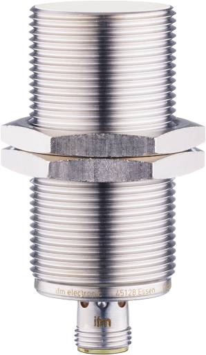 Ein Metallsensor in zylindrischer Form mit Gewinde und Kontermutter, geeignet für industrielle Anwendungen.