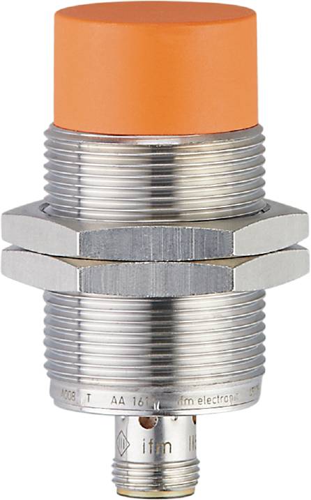 Ein zylindrischer Sensor mit metallischem Gehäuse und orangefarbener Kappe. Verwendet in der Industrie zur Objekterkennung.