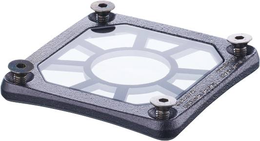 Ein quadratisches Metallgitter mit Schrauben an den Ecken, über einem runden, transparenten Bereich in der Mitte.