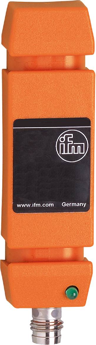 Orangefarbener Sensor mit schwarzem Label zeigt 'ifm'-Logo und die Website 'www.ifm.com', darunter steht 'Germany'.
