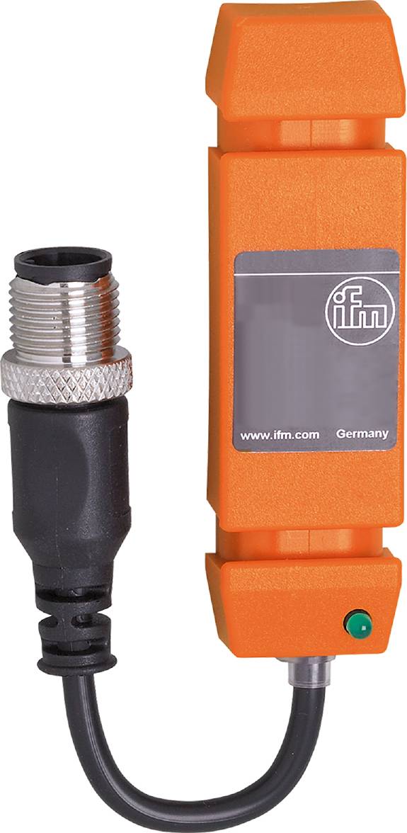 Ein orangefarbenes Gerät mit einem Metallgewinde und einem schwarzen Kabelstecker. Auf dem Gerät steht 'ifm Germany'.