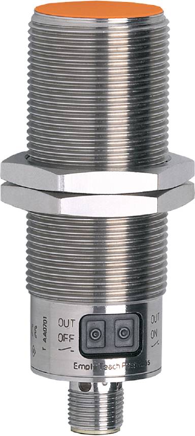 Metallsensor in Nahaufnahme, zylindrische Form, mit Gewinde und sechseckiger Mutter, geeignet für industrielle Anwendungen.