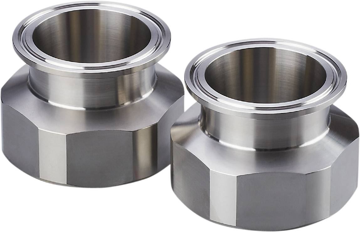 Zwei glänzende Metallflansche auf weißem Hintergrund, die symmetrisch nebeneinander liegen.