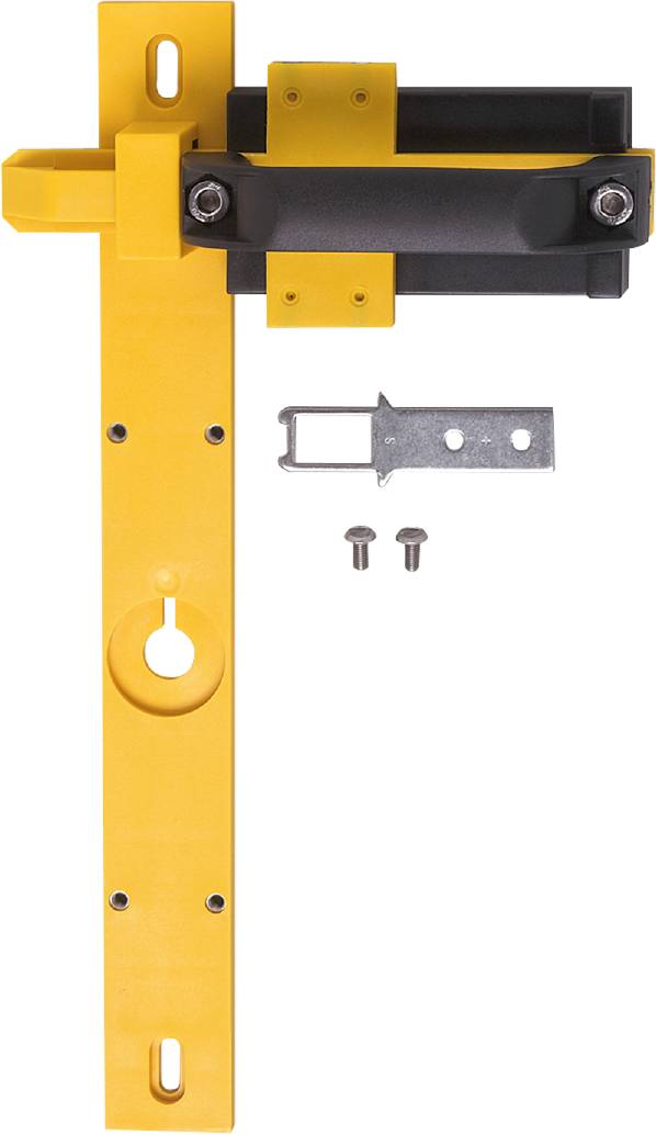 Gelbes und schwarzes Metallteil mit Befestigungsschrauben, möglicherweise ein Teil eines Möbels oder Geräts, zur Montage vorbereitet.