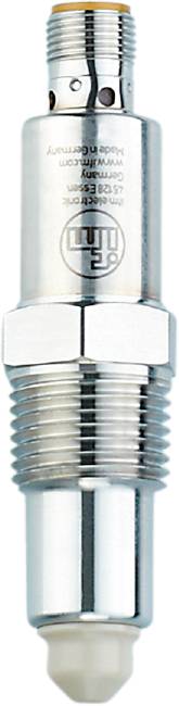 Ein Metallgewindeanschluss, glänzend silber, zeigt feine Rillen. Teil eines größeren mechanischen oder industriellen Systems.