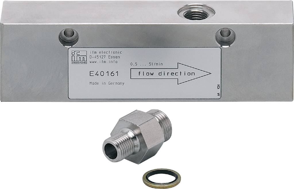 Industriesensor von ifm electronic, Modell E40161, für Durchflussmessungen. Der Pfeil zeigt die Flussrichtung von 0,5 bis 5 l/min an.