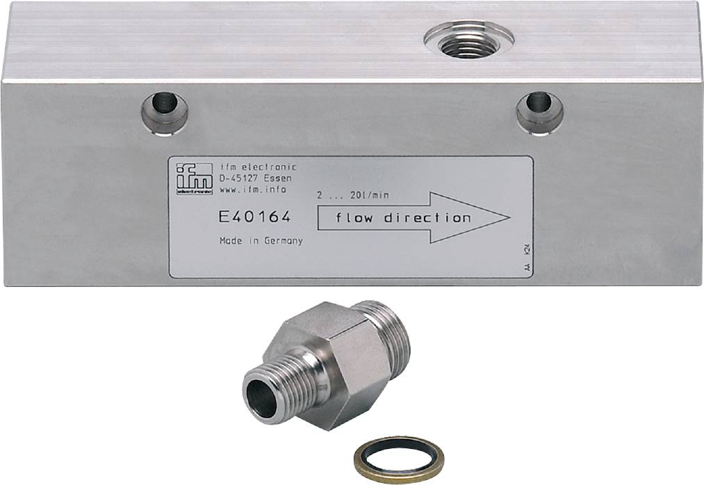 Durchflusssensor von IFM mit Edelstahlgehäuse, Modell E40164. Zeigt 'flow direction' mit Pfeil nach rechts. Kapazität: 2–20 l/min.