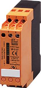 Ein orangefarbenes Sicherheitsrelais der Marke IFM mit Aufschrift 'SR 0127'. Es zeigt elektrische Anschlussklemmen und LED-Anzeigen.