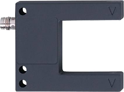 Dunkles rechteckiges Bauteil mit drei Löchern links und großem rechteckigem Ausschnitt rechts, vermutlich eine Halterung oder Abdeckung.