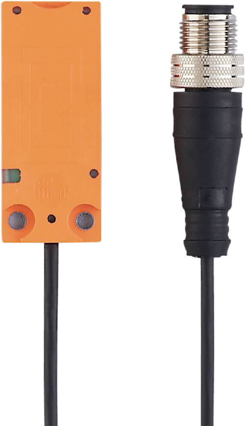 Ein rechteckiger, orangefarbener induktiver Sensor mit schwarzem Anschlusskabel und Stecker, verwendet zur Objekterkennung.