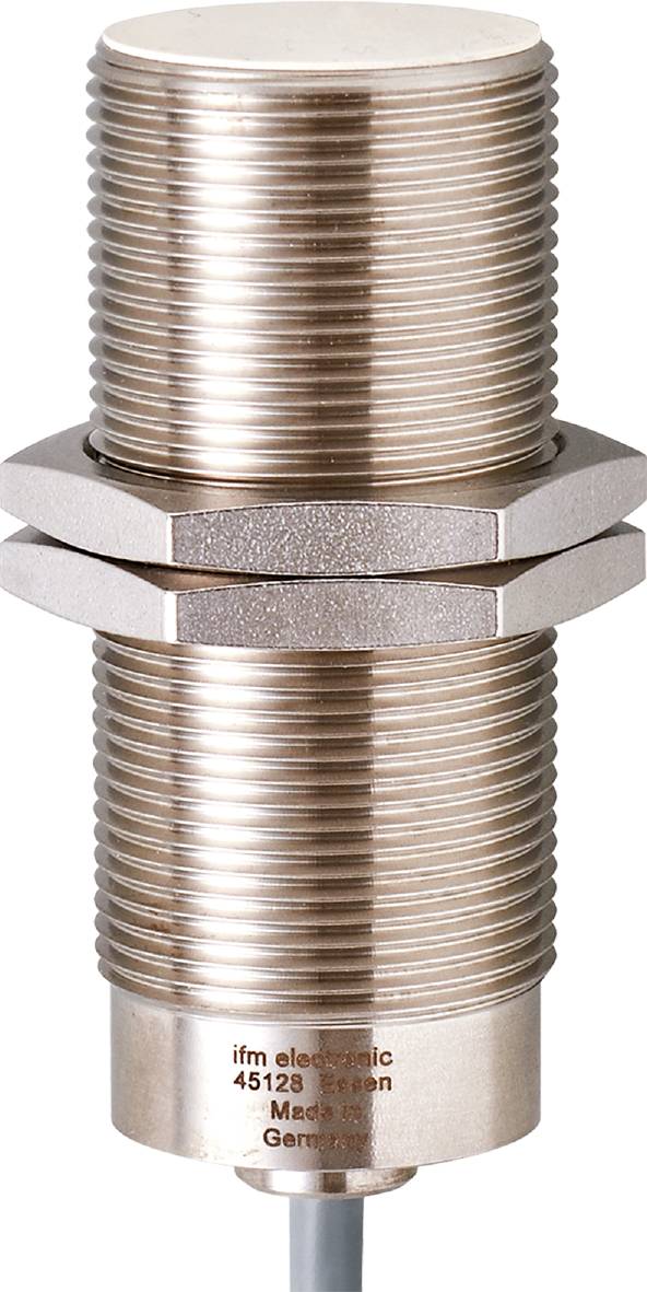 Metallscheibe mit Gewinde und zwei Sechskantmuttern, wahrscheinlich Teil einer Befestigungslösung oder eines mechanischen Systems.