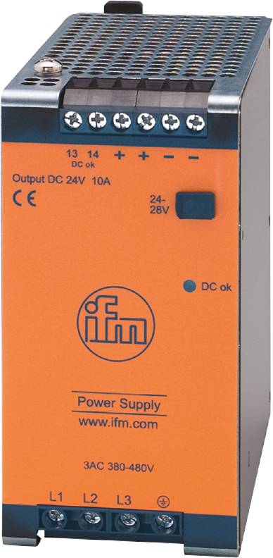 Ein orangefarbenes Netzteil von 'ifm' mit der Aufschrift 'Output DC 24V 10A' und einem Knopf, der '24-28V DC ok' anzeigt.