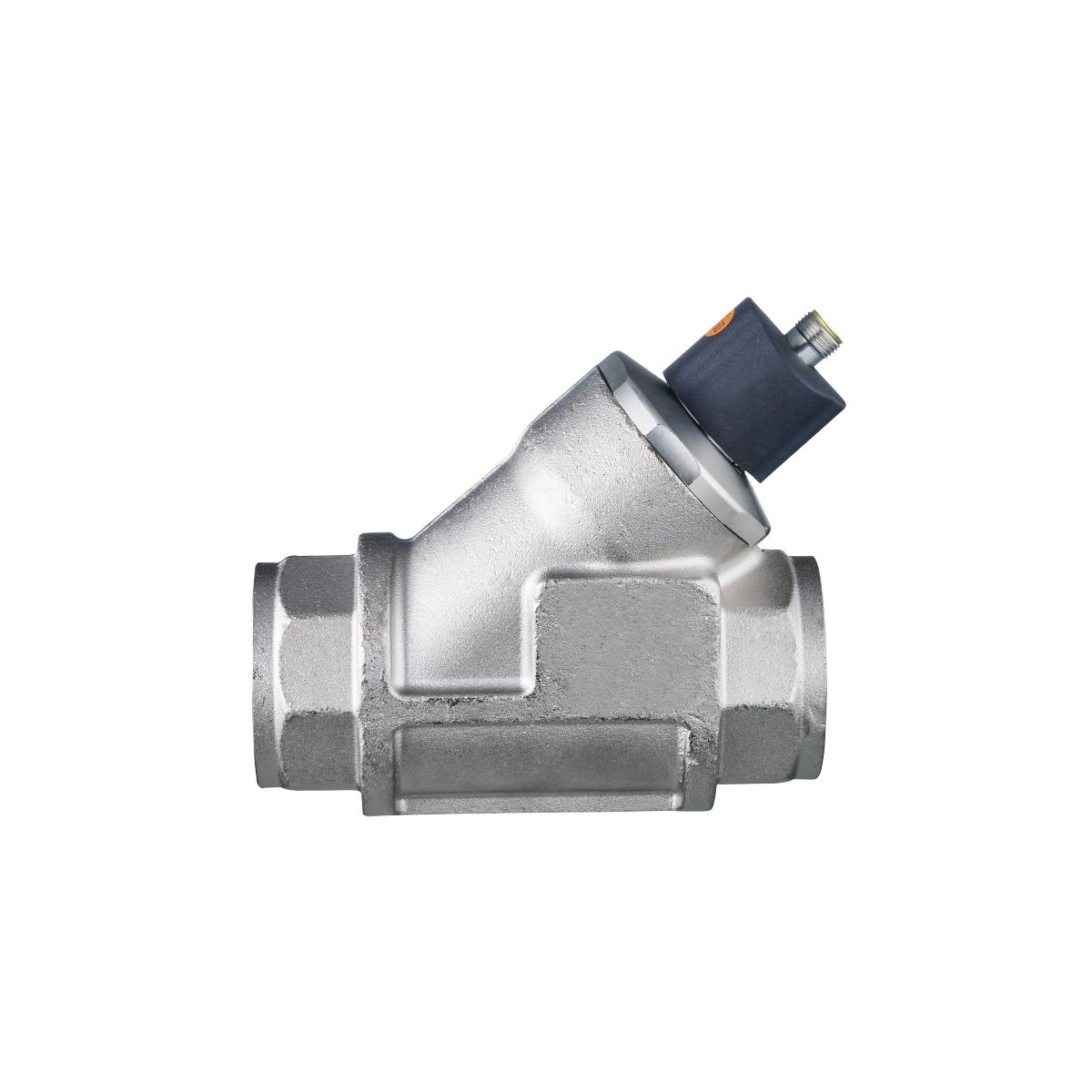 Ein silbernes Metallventil mit einem angebrachten blauen und grauen Sensor auf schwarzem Hintergrund, typisches Industriebauteil.