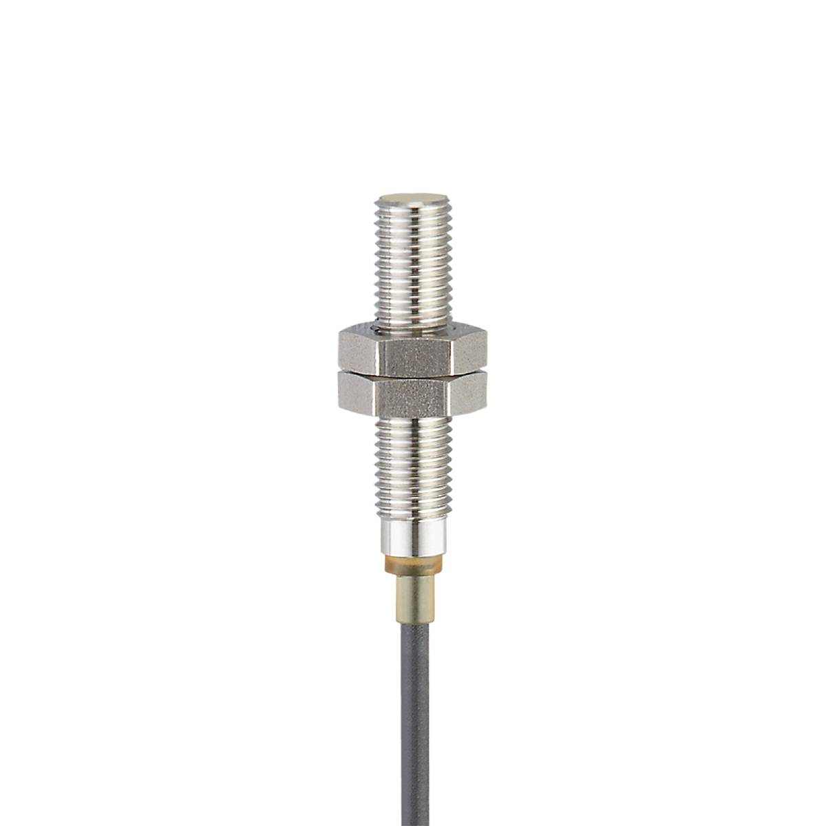 Zylindrischer Metallinduktivsensor mit Gewinde und Kabelanschluss, vor schwarzem Hintergrund.