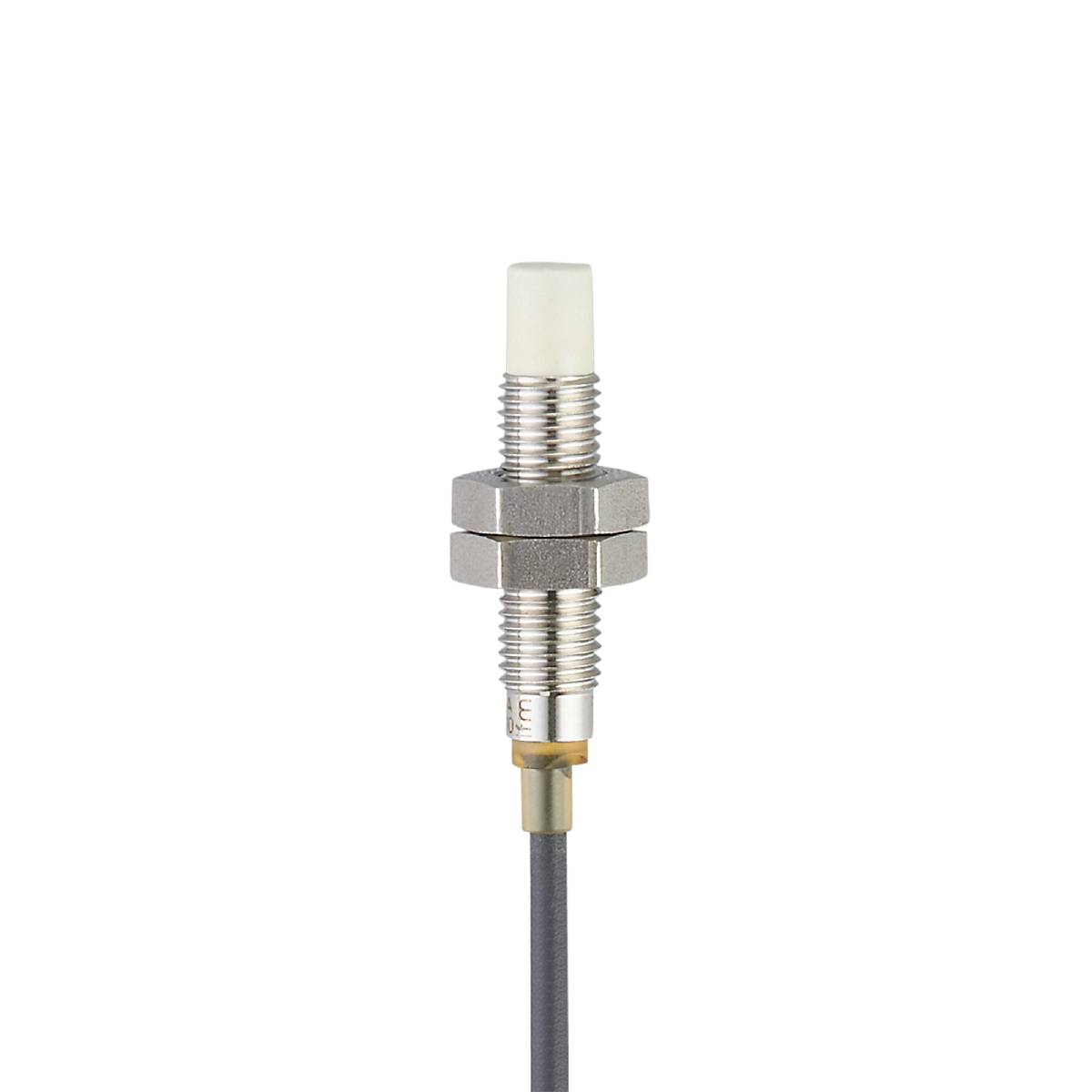 Ein zylindrischer Sensor mit Metallgehäuse und Kunststoffspitze, befestigt an einem schwarzen Kabel, auf schwarzem Hintergrund.