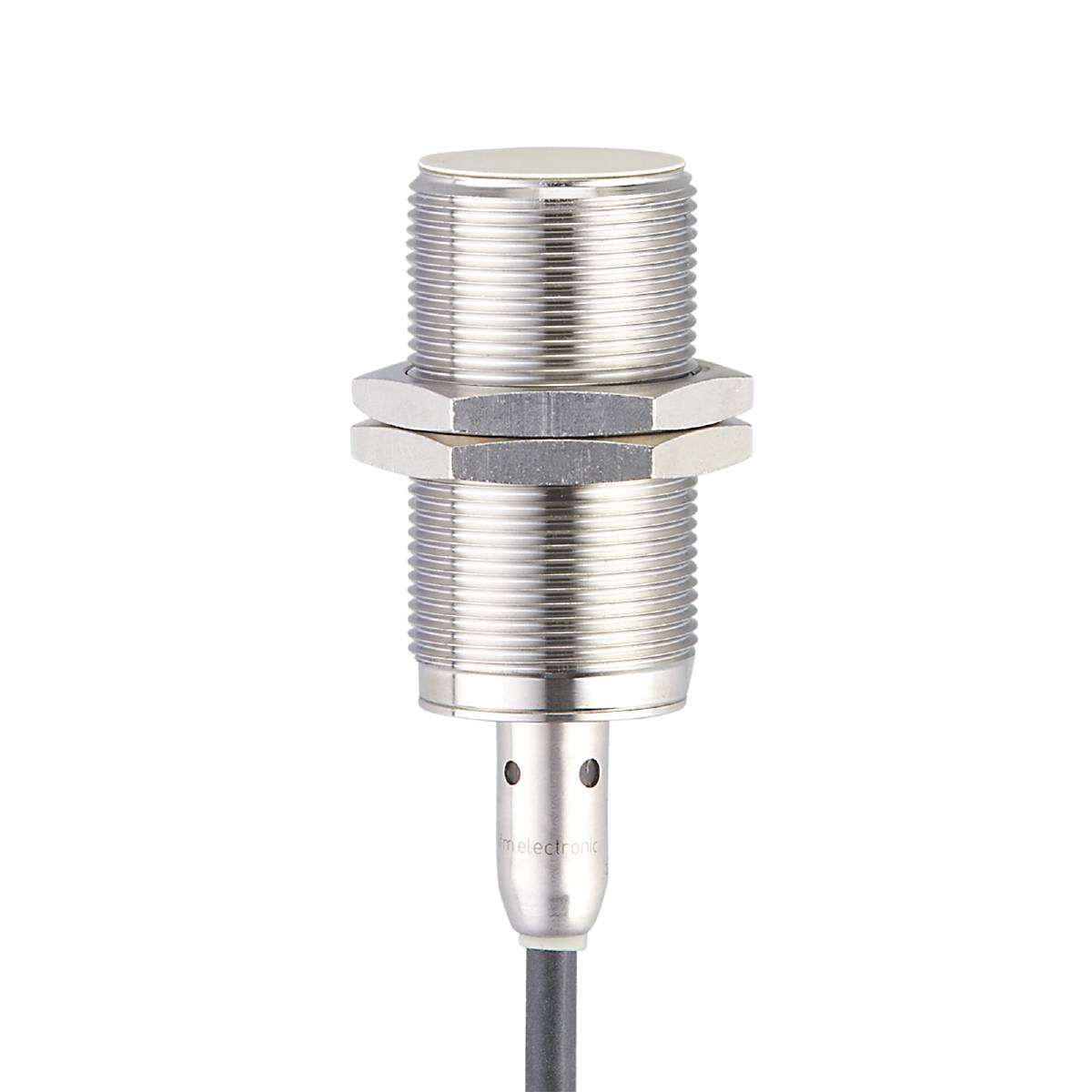 Ein zylindrischer, metallischer Sensor mit Gewinde und Kabelanschluss. Geeignet für industrielle Anwendungen zur Abstands- oder Positionserkennung.