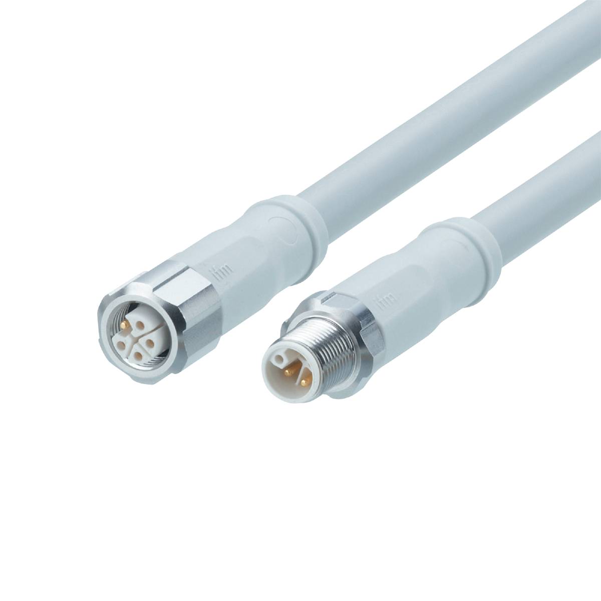 Zwei metallische Steckverbinderkabel mit unterschiedlichen Anschlussarten, die zum Verbinden elektronischer Geräte verwendet werden.