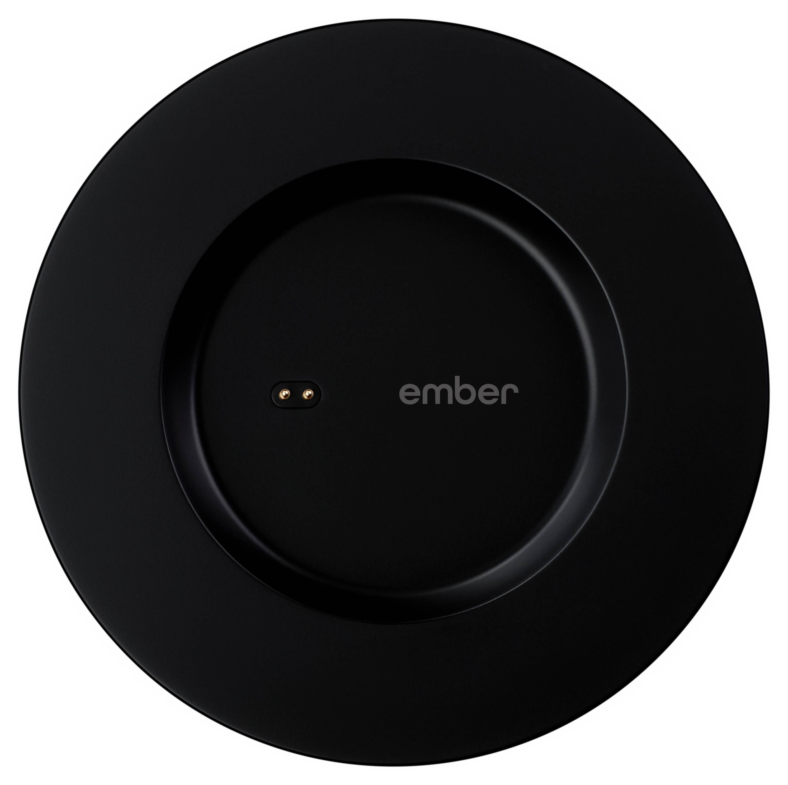 Schwarzer runder Untersetzer mit dem Wort 'ember' in der Mitte, vermutlich Ladegerät oder Basisstation für ein elektrisches Gerät.