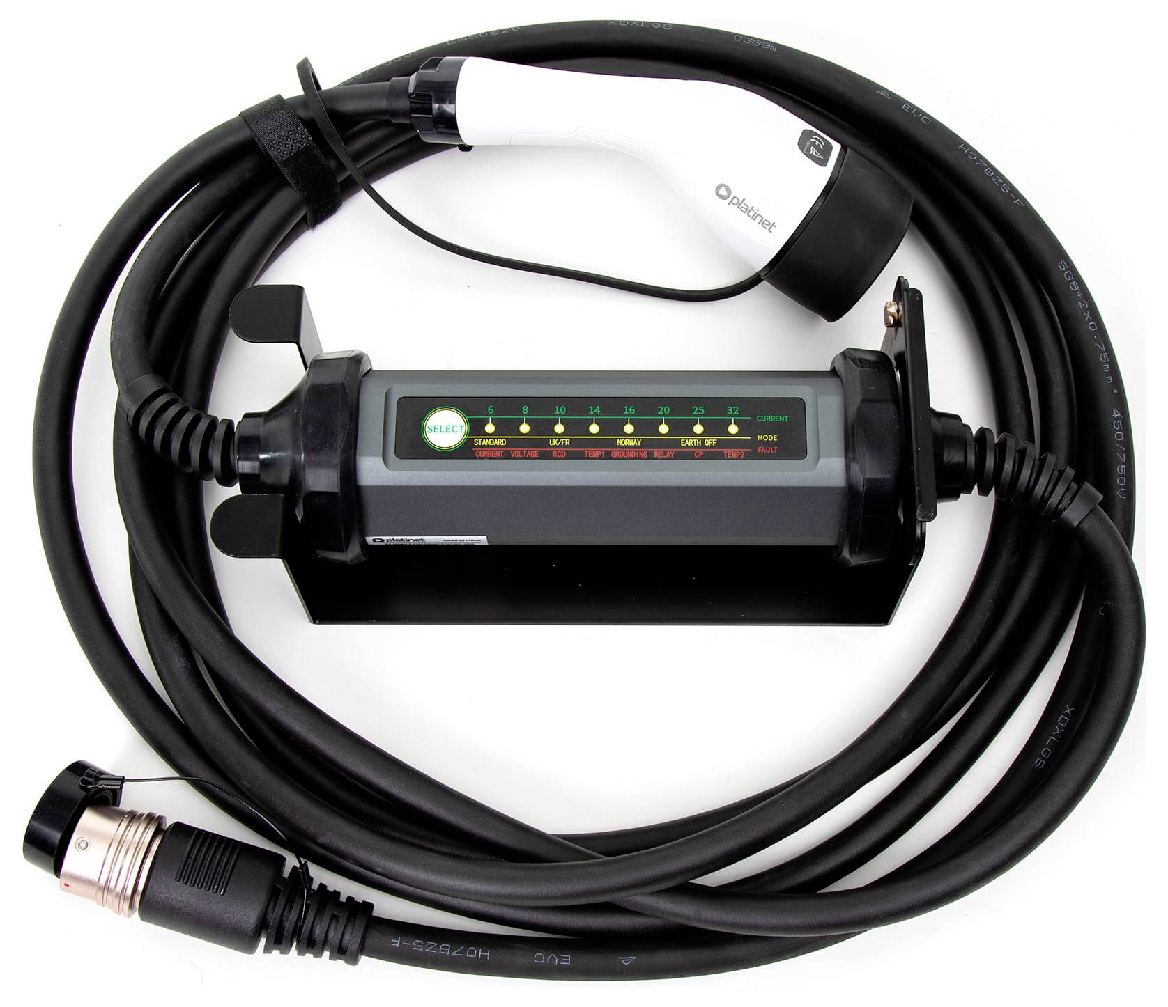'IMC Orange Type 2 Ladekabel' mit Kontrollleuchte und Anschlüssen für Elektrofahrzeuge, zeigt Ladezustand durch LED-Anzeigen an.