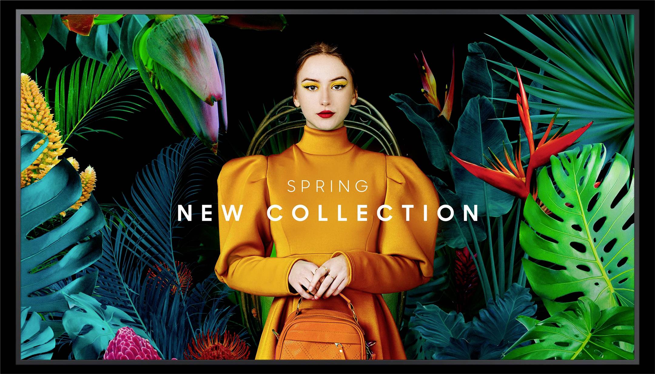 Eine Frau in einem orangefarbenen Kleid steht vor einem Hintergrund aus bunten Blättern. Aufschrift: 'Spring New Collection'.