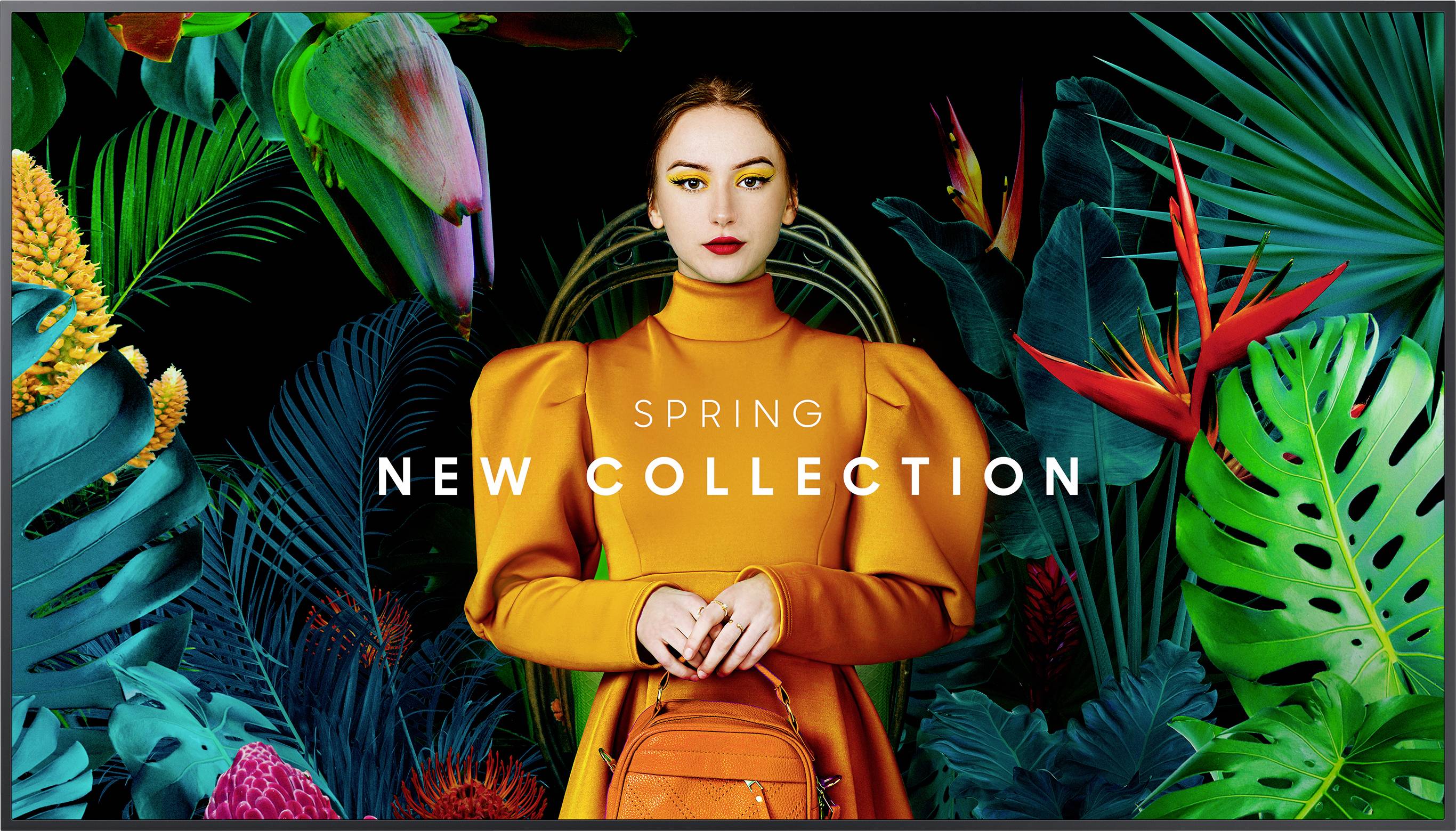 Frau in orangefarbenem Kleid, umgeben von tropischen Pflanzen. Text 'Spring New Collection'. Werbung für Modekollektion.