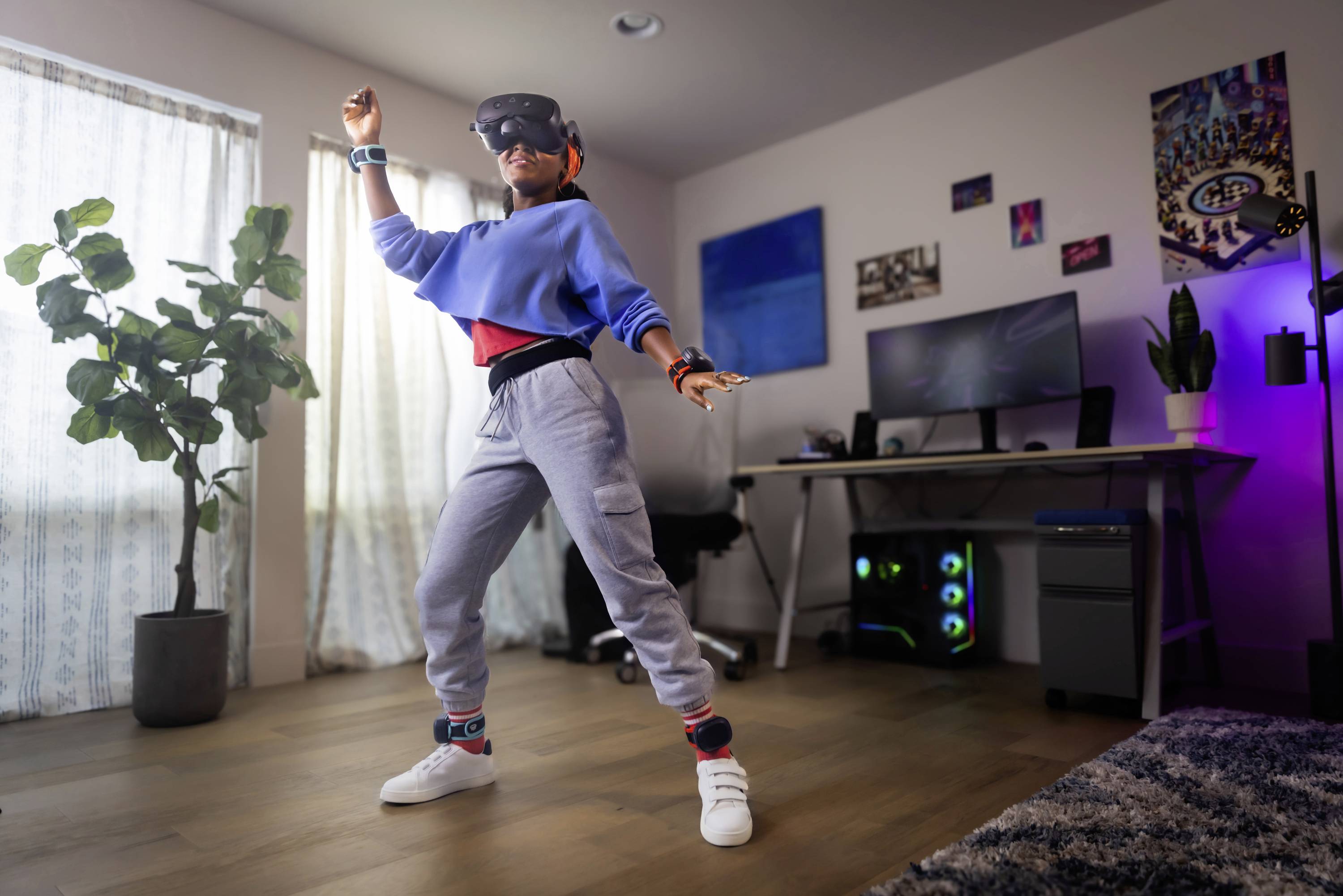 HTC Vive Focus Vision Consumer Edition + Vive Wired Streaming Kit Virtual Reality Brille Schwarz 128GB inkl. Controller