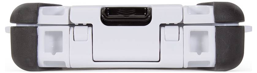 Ein weißes, kompaktes Gerät mit schwarzen Gummiecken. Es hat eine Klappe und scheint tragbar zu sein.