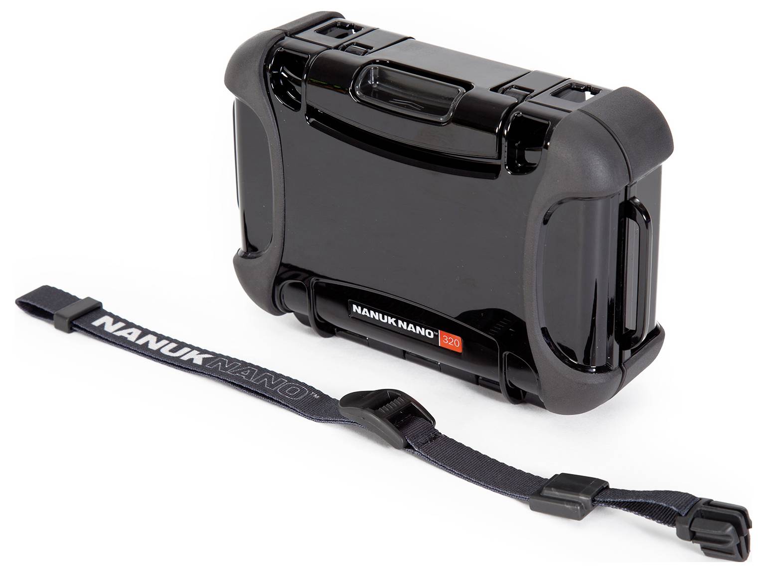 Schwarzes Schutzetui der Marke Nanuk Nano 320 mit abnehmbarem Riemen, geeignet für die Aufbewahrung und den Transport kleiner Gegenstände.