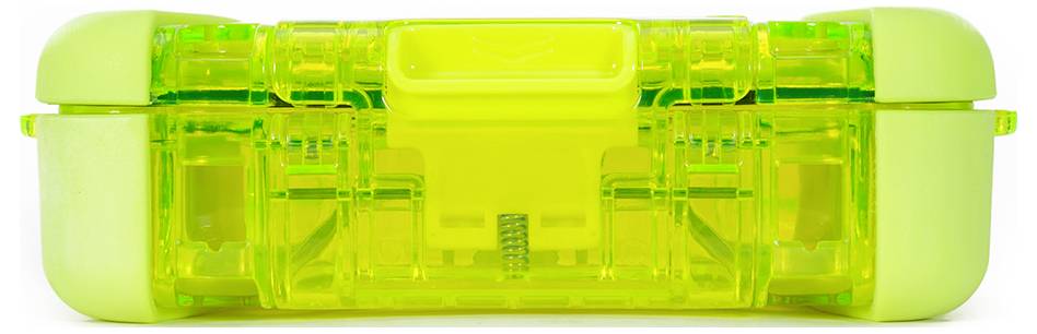 Transparente, rechteckige, neongelbe Plastikbox, von vorne sichtbar, mit Schnappverschluss.