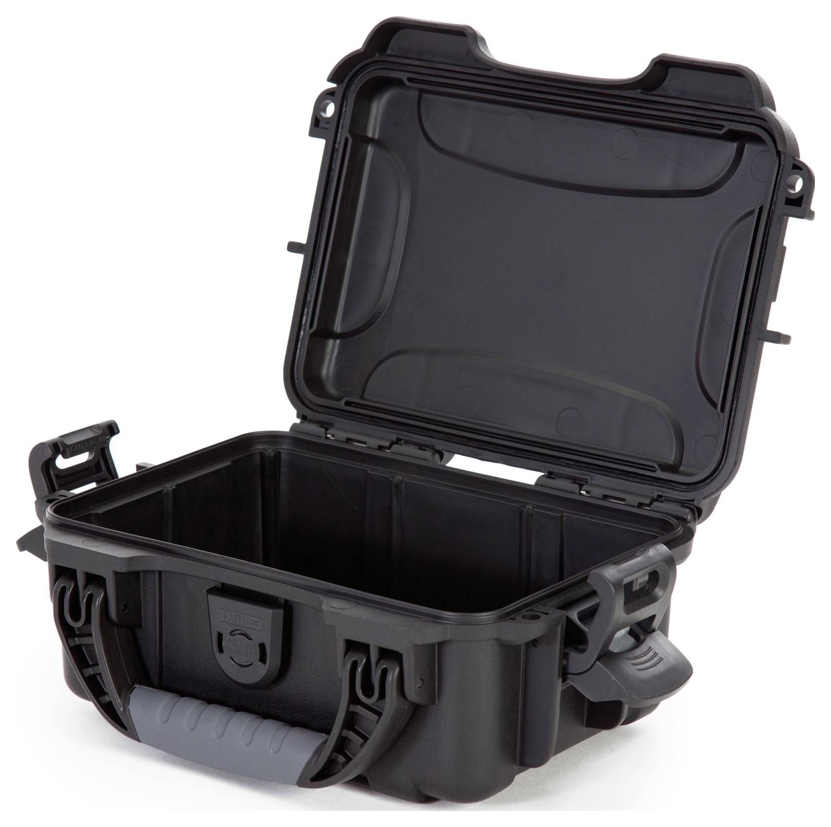 Ein offener, schwarzer, robuster Koffer aus Kunststoff mit Schaumstoffpolsterung innen, geeignet für den sicheren Transport von empfindlichen Gegenständen.