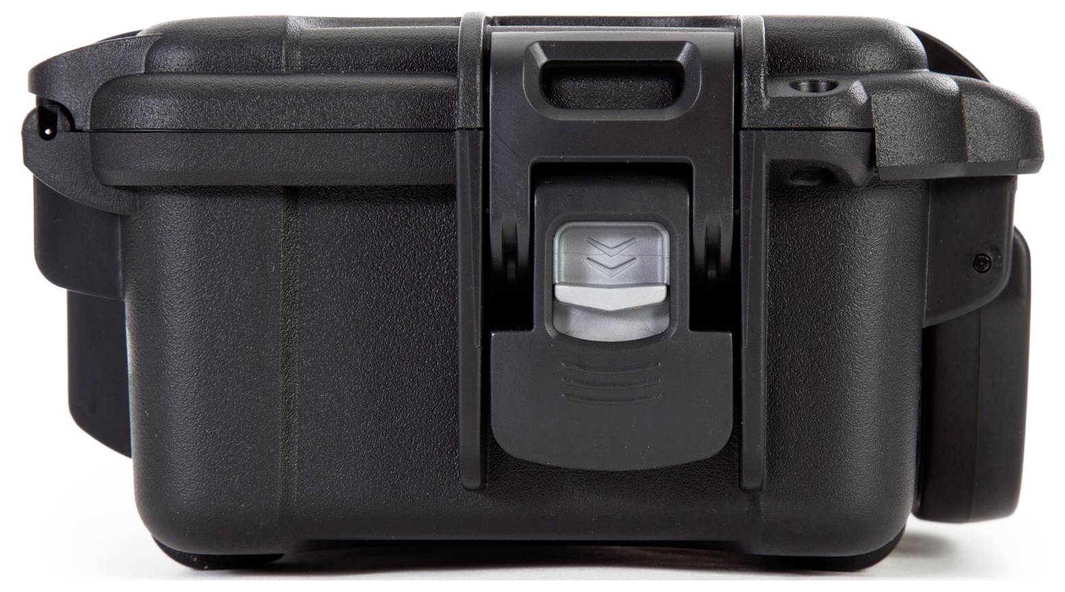 Schwarzer, robuster Schutzkoffer mit Verschluss vorne, geeignet für den sicheren Transport empfindlicher Ausrüstung.