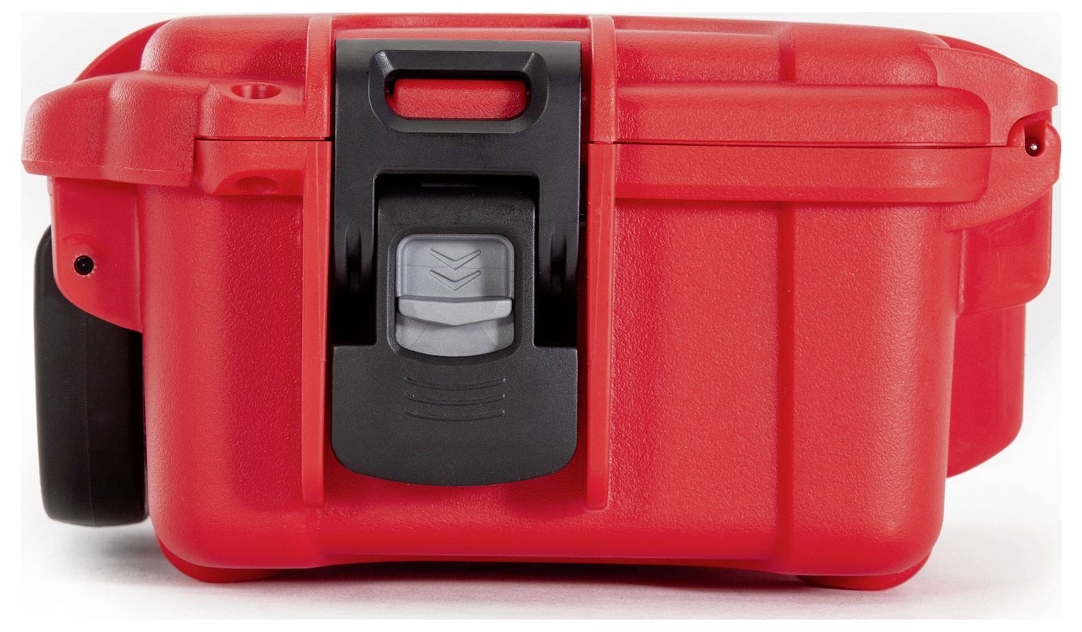 Rote, robuste Kunststoffbox mit schwarzem Verschluss, die für Schutz von elektronischen Geräten oder empfindlichen Gegenständen genutzt wird.