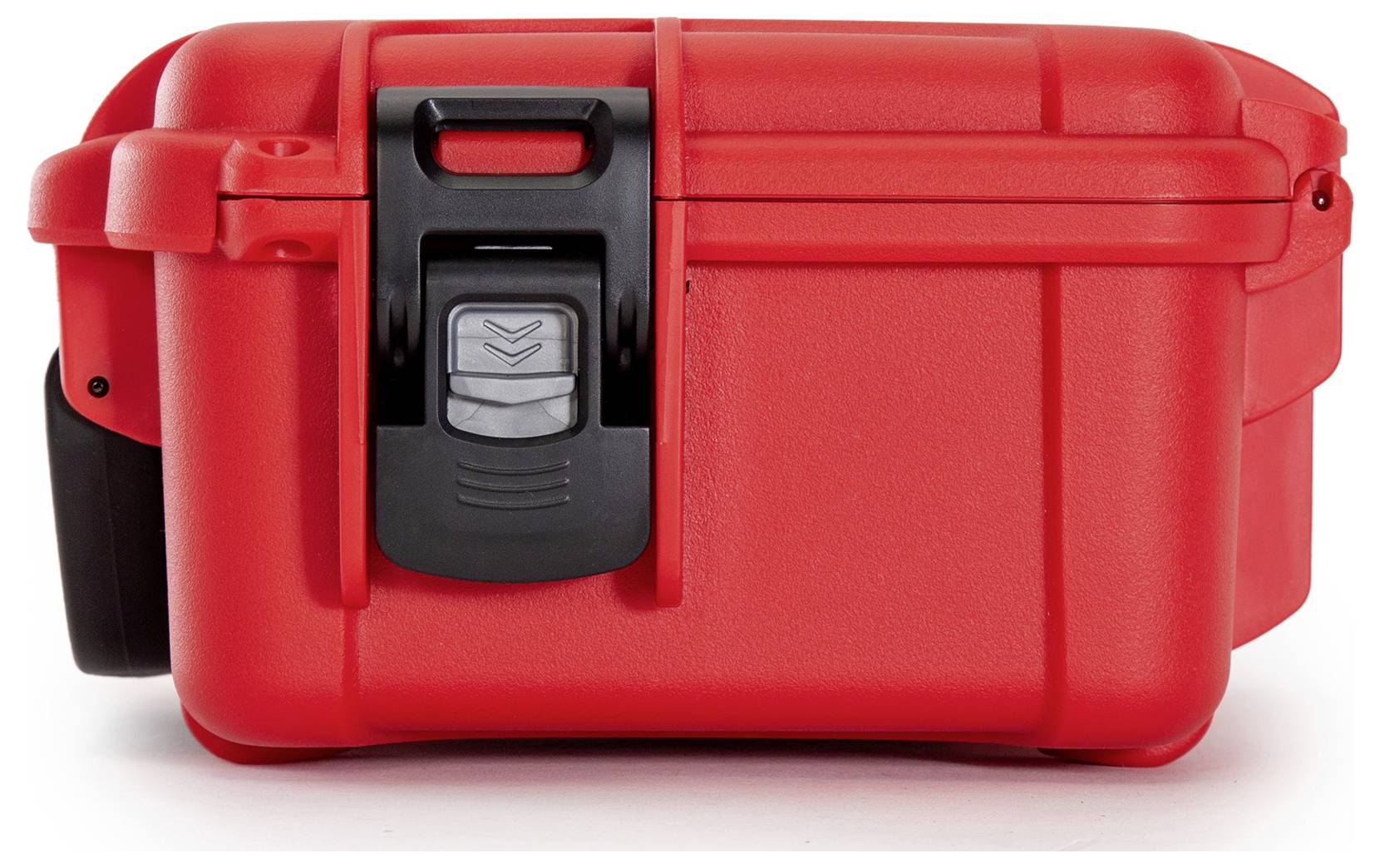 Roter, robuster Koffer mit schwarzem Verschluss, vermutlich zum sicheren Transport empfindlicher Ausrüstung.