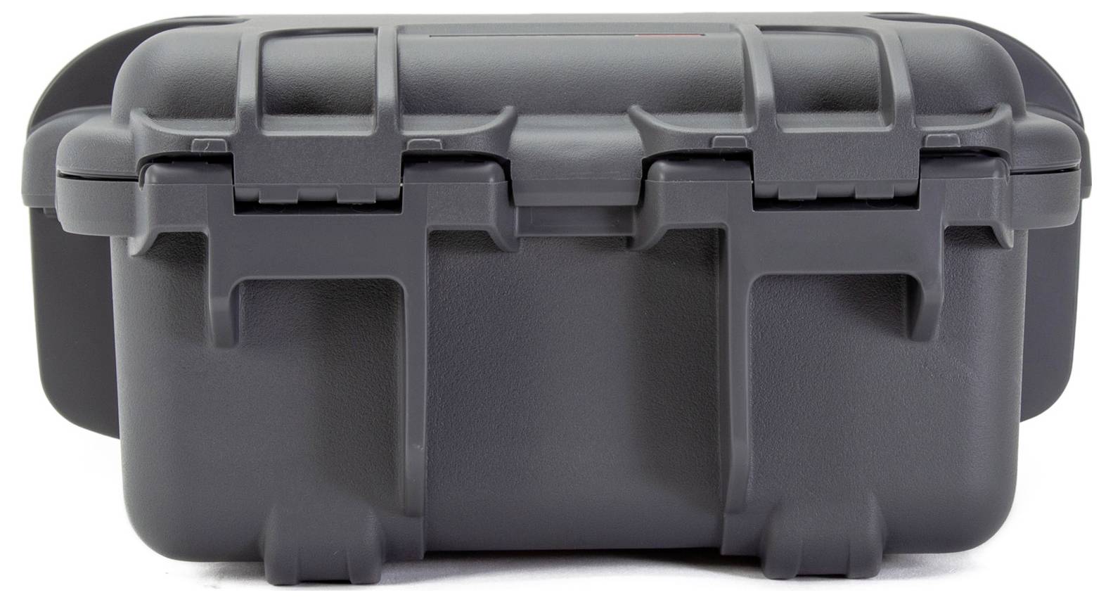 Geschlossener schwarzer Schutzkoffer mit robustem Design, geeignet für den sicheren Transport von empfindlichen Gegenständen.