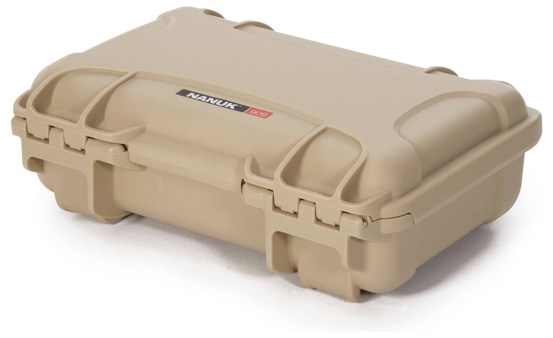 Beigefarbener Hartschalenkoffer mit robustem Design, beschriftet mit 'Nanuk 904', für sicheren Transport empfindlicher Gegenstände.