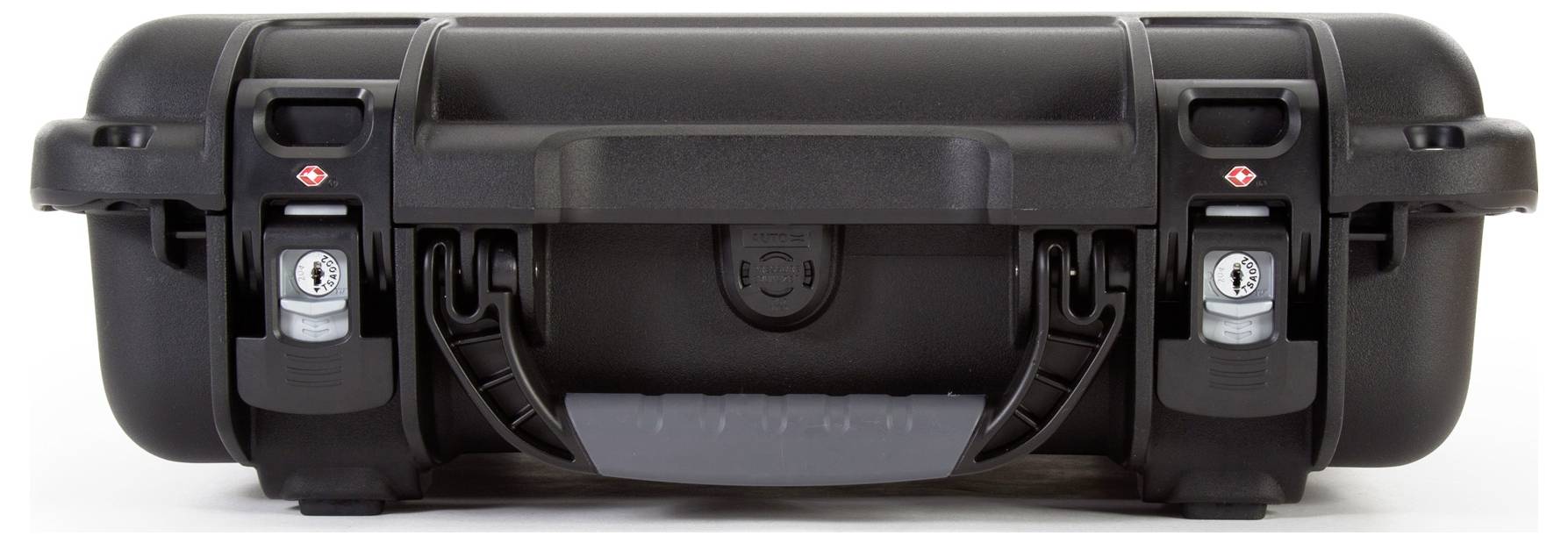 Schwarzer, robuster Transportkoffer mit Griff und zwei Verschlüssen, geeignet für sicheren Transport empfindlicher Gegenstände.