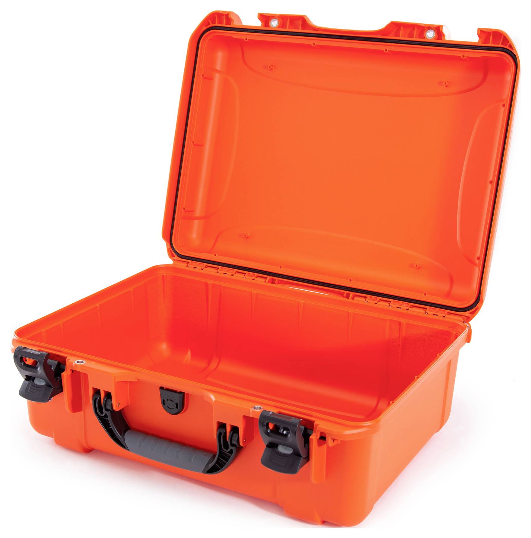 Ein offener, leuchtend orangefarbener, leerer Koffer mit schwarzem Griff und zwei Schnallen, geeignet zum Schutz empfindlicher Gegenstände.