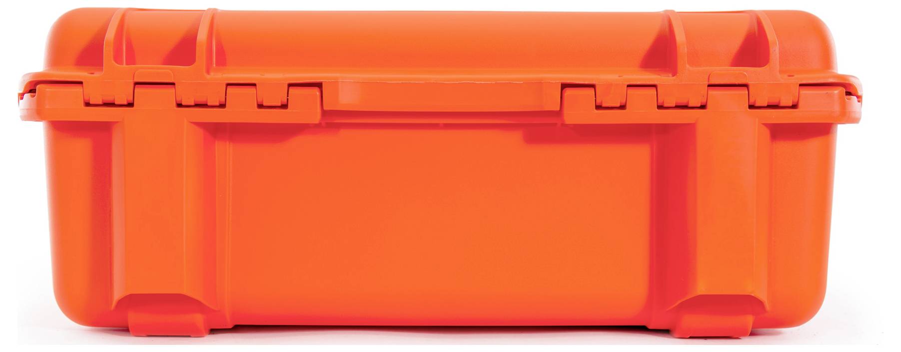 Orangefarbener, robuster Schutzkoffer mit Verschlussriegeln. Geeignet für den sicheren Transport empfindlicher Ausrüstung.