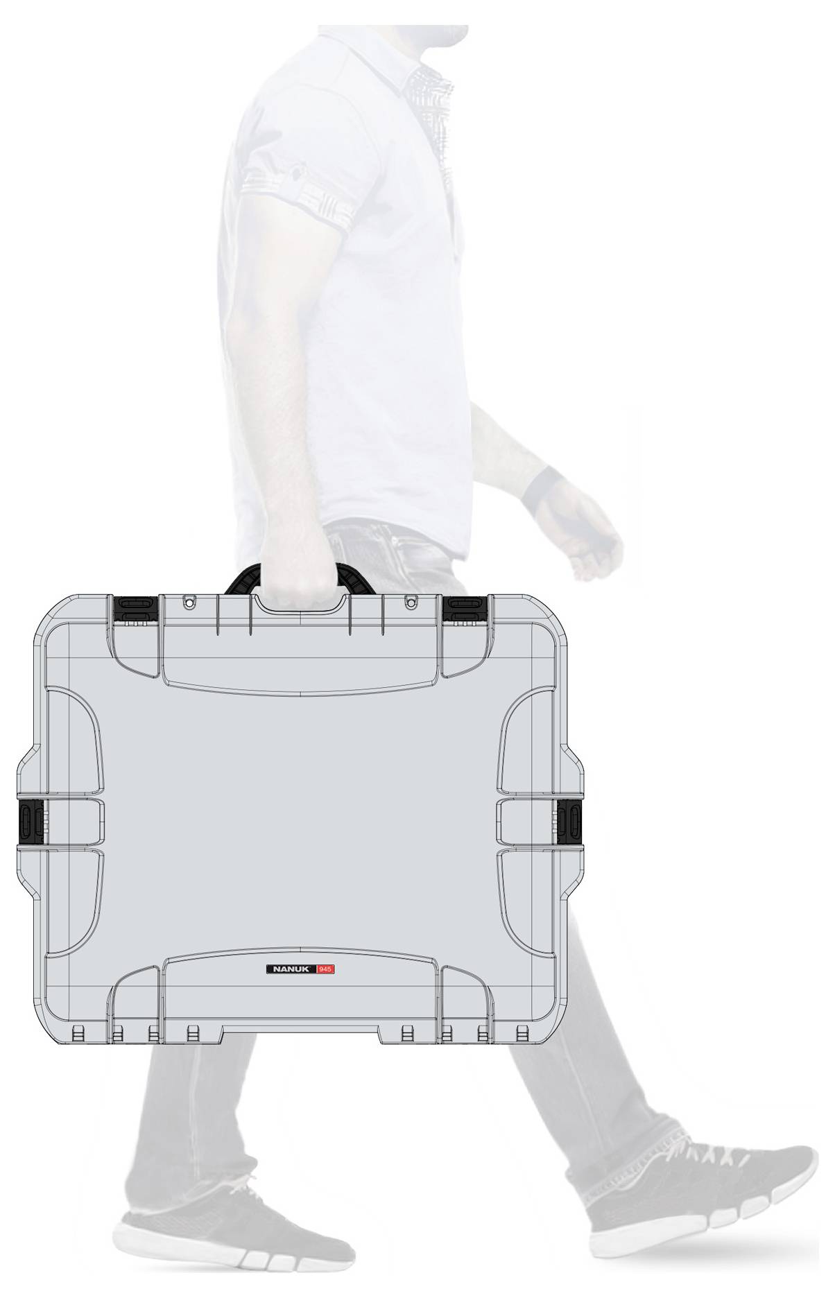 Eine Person trägt einen grauen Koffer. Der Koffer hat schwarze Griffe. Der Hintergrund ist neutral, und der Fokus liegt auf dem Koffer.