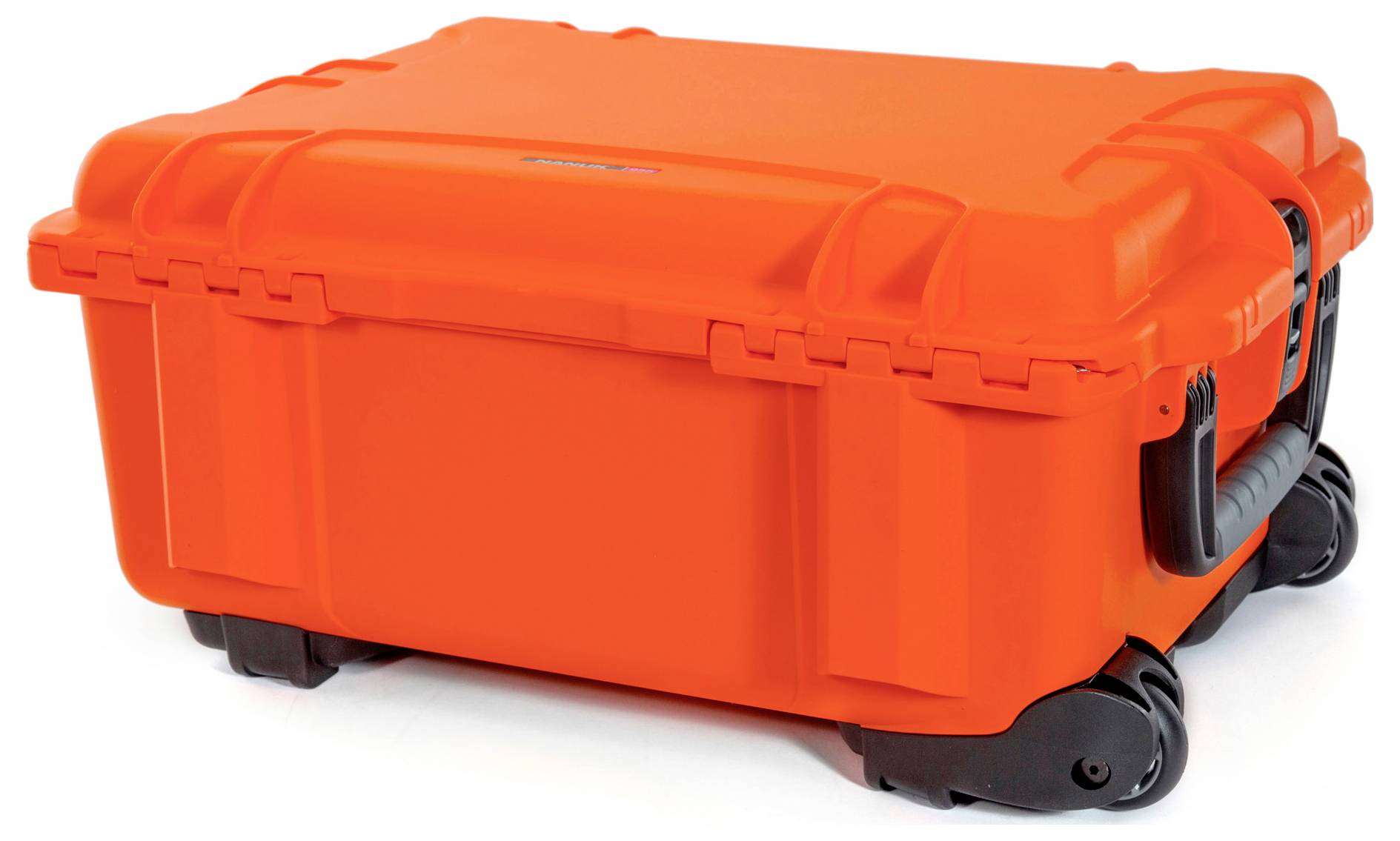 Ein orangefarbener, robuster Rollkoffer mit schwarzen Griffen und Rädern, geeignet für den sicheren Transport von empfindlichen Gegenständen.