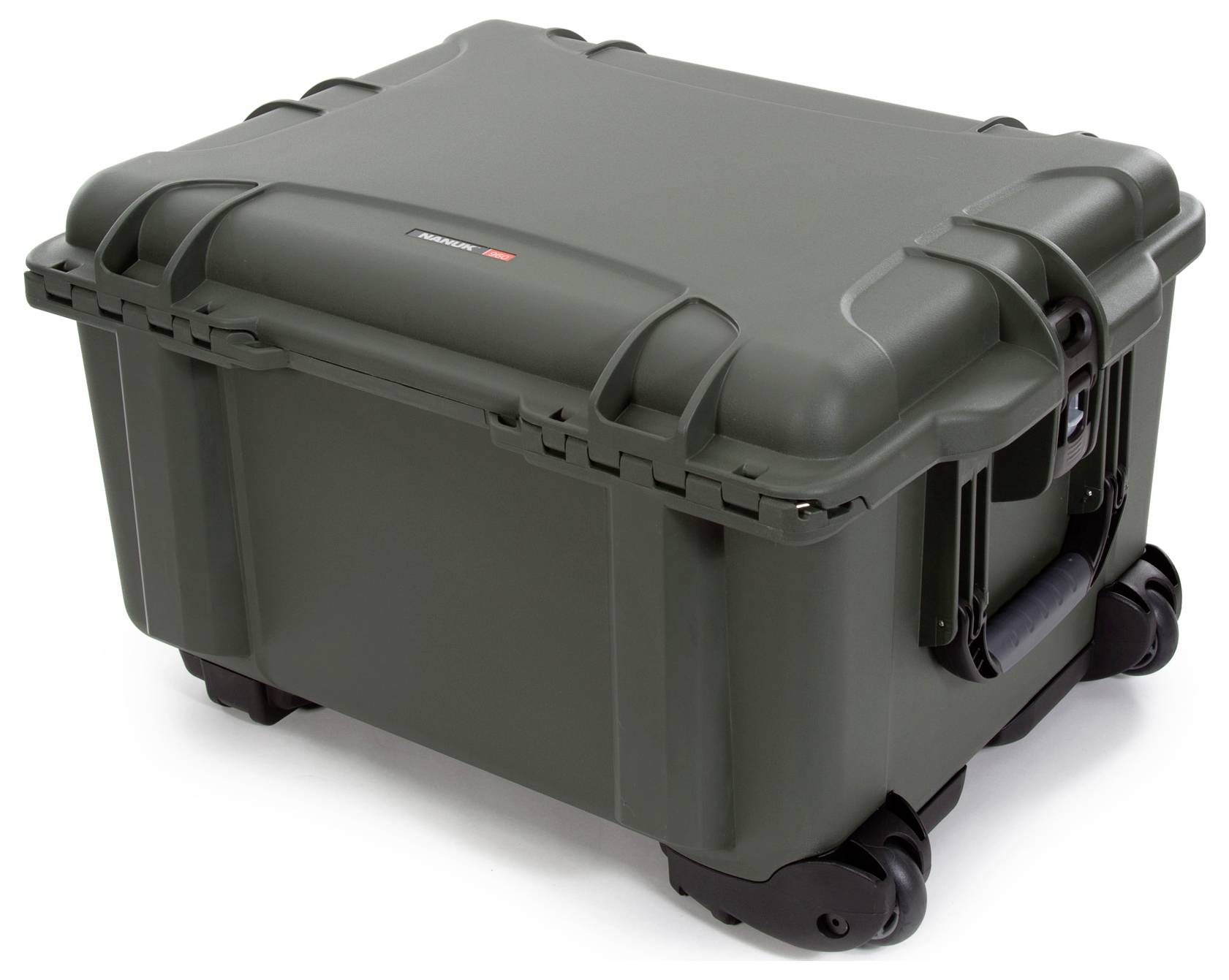 Harter, robuster grüner Koffer mit Griffen und Rollen, geschlossen.