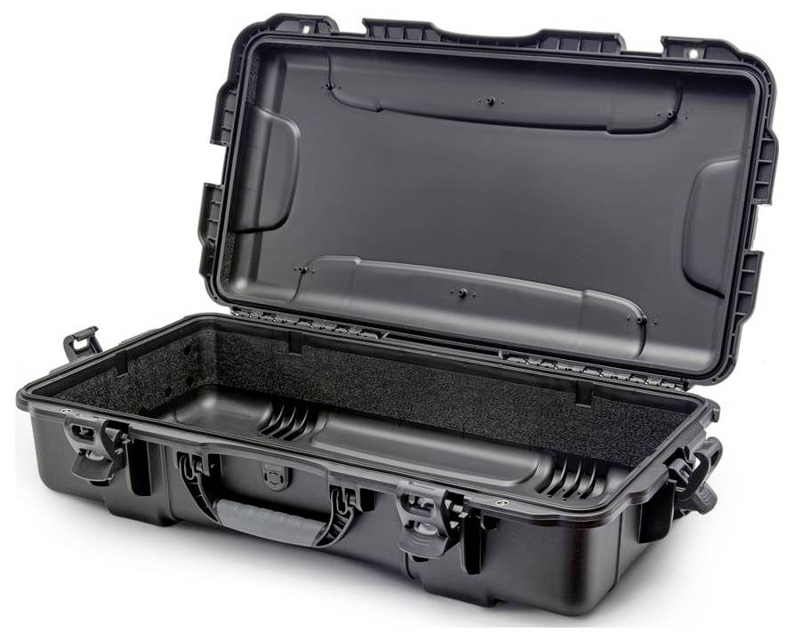 Schwarzer, geöffneter Hartschalenkoffer mit gepolstertem Innenraum, geeignet für den sicheren Transport empfindlicher Geräte.