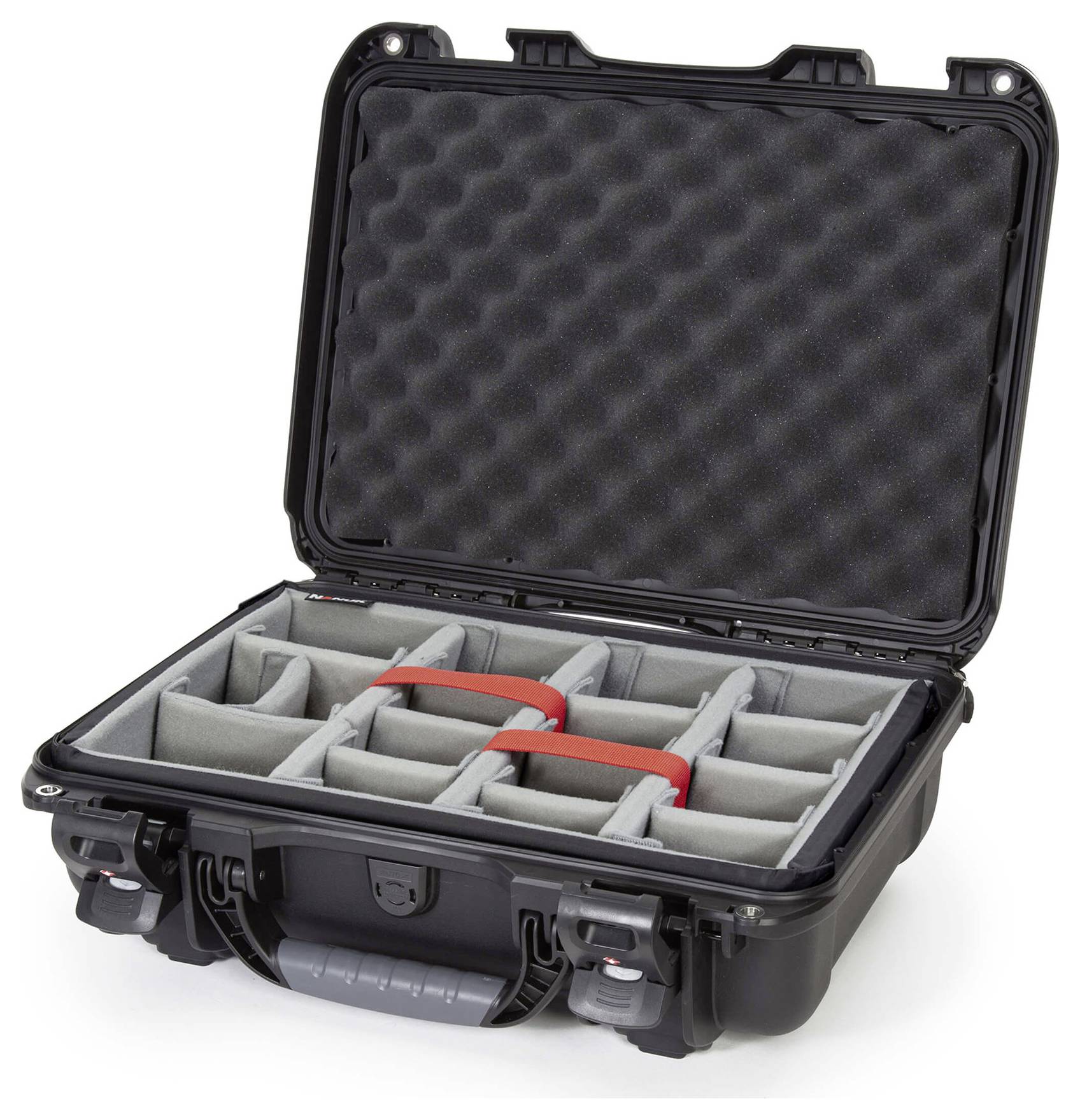 Ein schwarzer Schutzkoffer mit offenem Deckel zeigt ein Innenleben mit verstellbaren grauen Fächern, geeignet für empfindliche Ausrüstung.