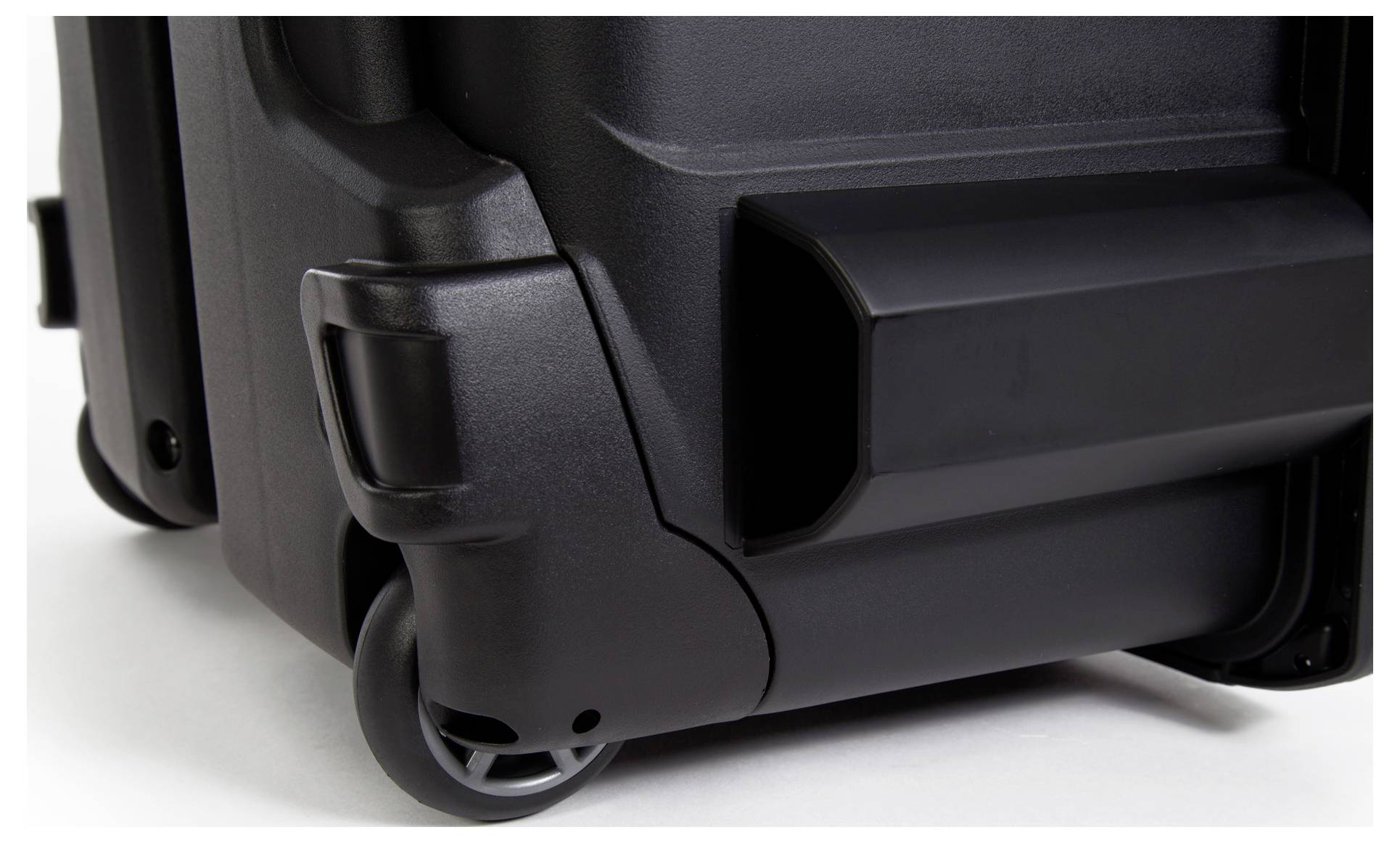 Schwarzer, stabiler Rollkoffer mit großen Rollen und verstärktem Eckenschutz, ideal für sicheren Transport.