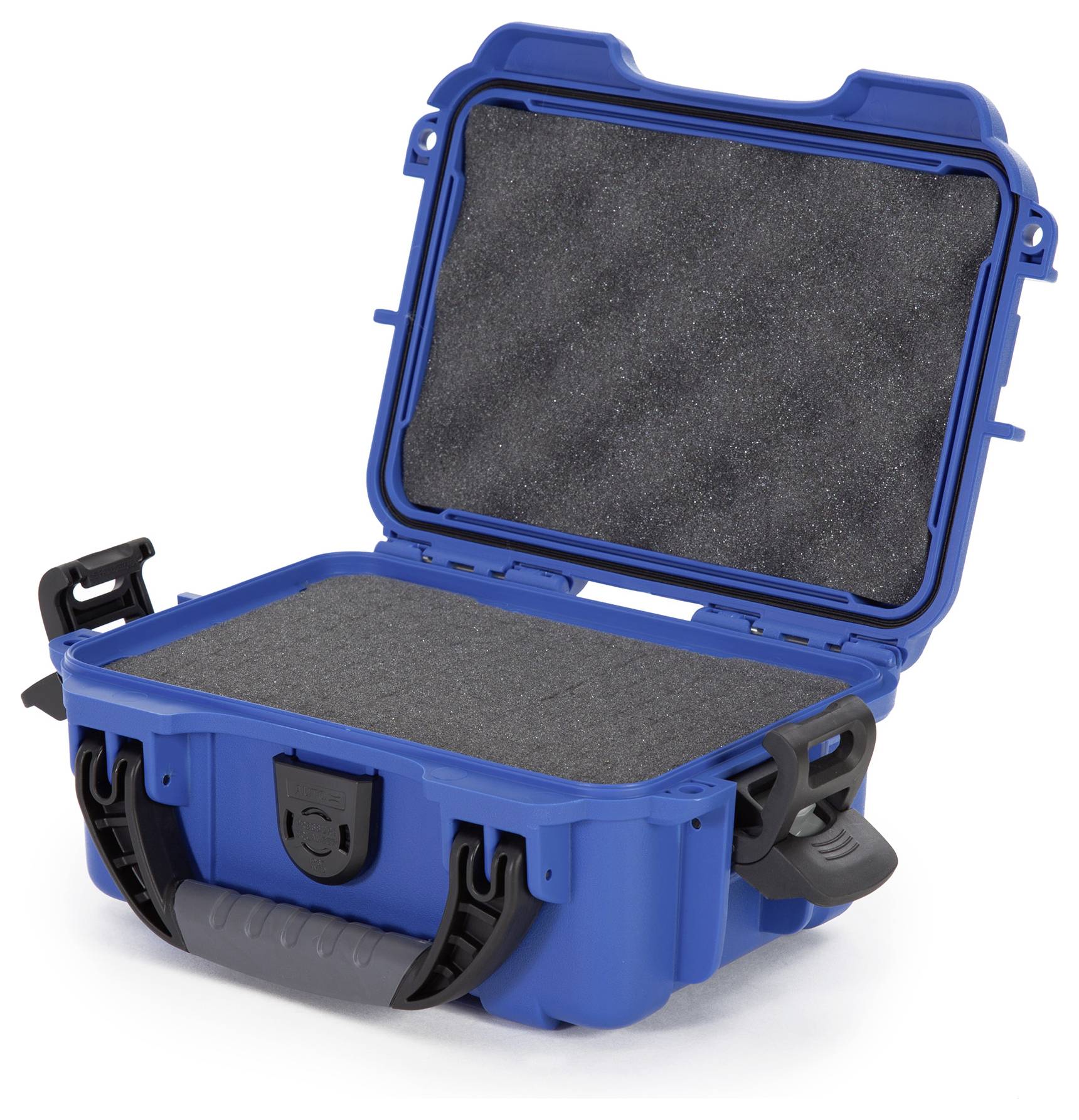 Ein blauer, geöffneter Schutzkoffer mit Schaumstoffeinlage. Der Koffer steht aufrecht und ist für den sicheren Transport von Geräten geeignet.