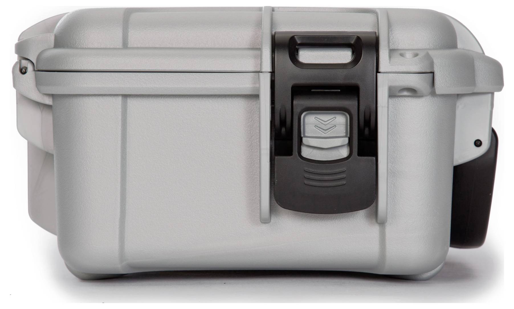 Hartschalenkoffer aus grauem Kunststoff mit schwarzem Verschluss.