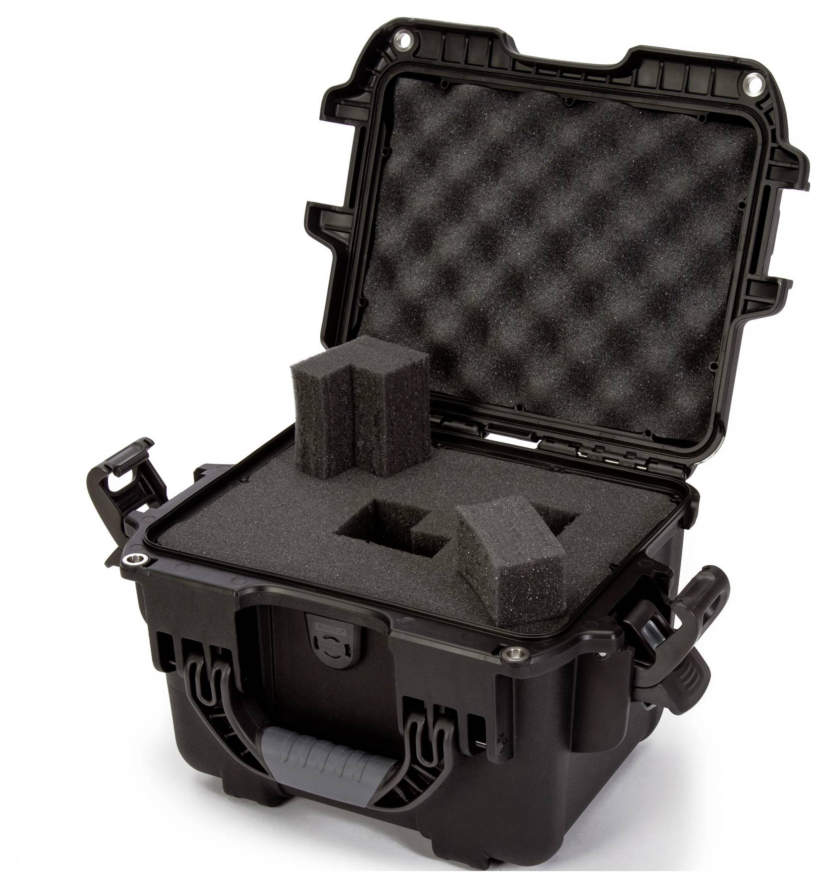 Ein schwarzer, offener Schutzkoffer mit Schaumstoffpolsterung und Fächern im Inneren. Ideal zum sicheren Transport empfindlicher Gegenstände.